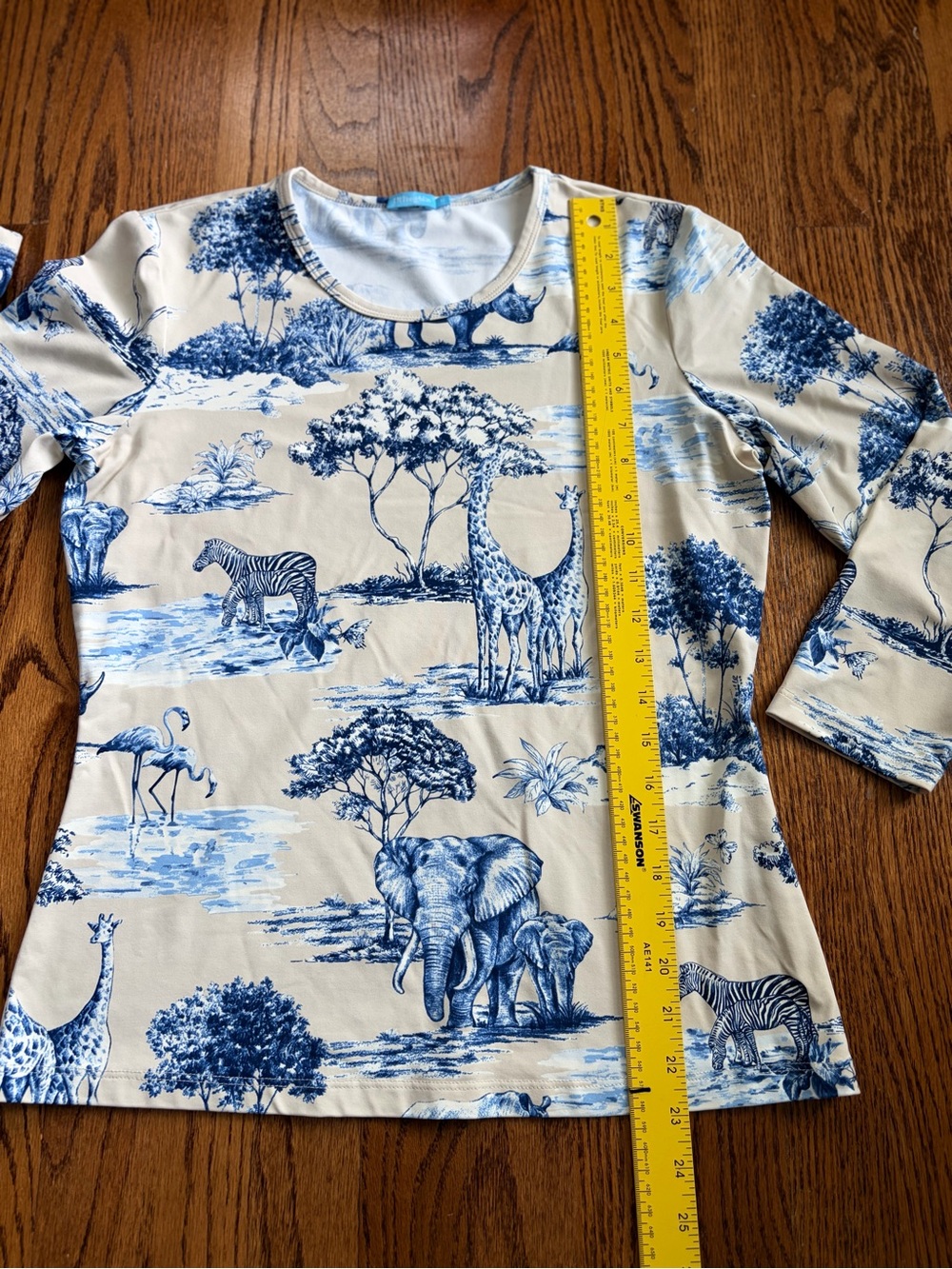J.McLaughlin Catalina Cloth Safari Toile Top M Blue White Animal Print - Picture 7 of 7